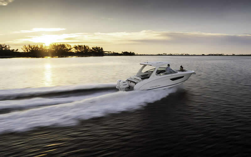 Regal 33 OBX kaufen, DAS neue Sportboot von Regal